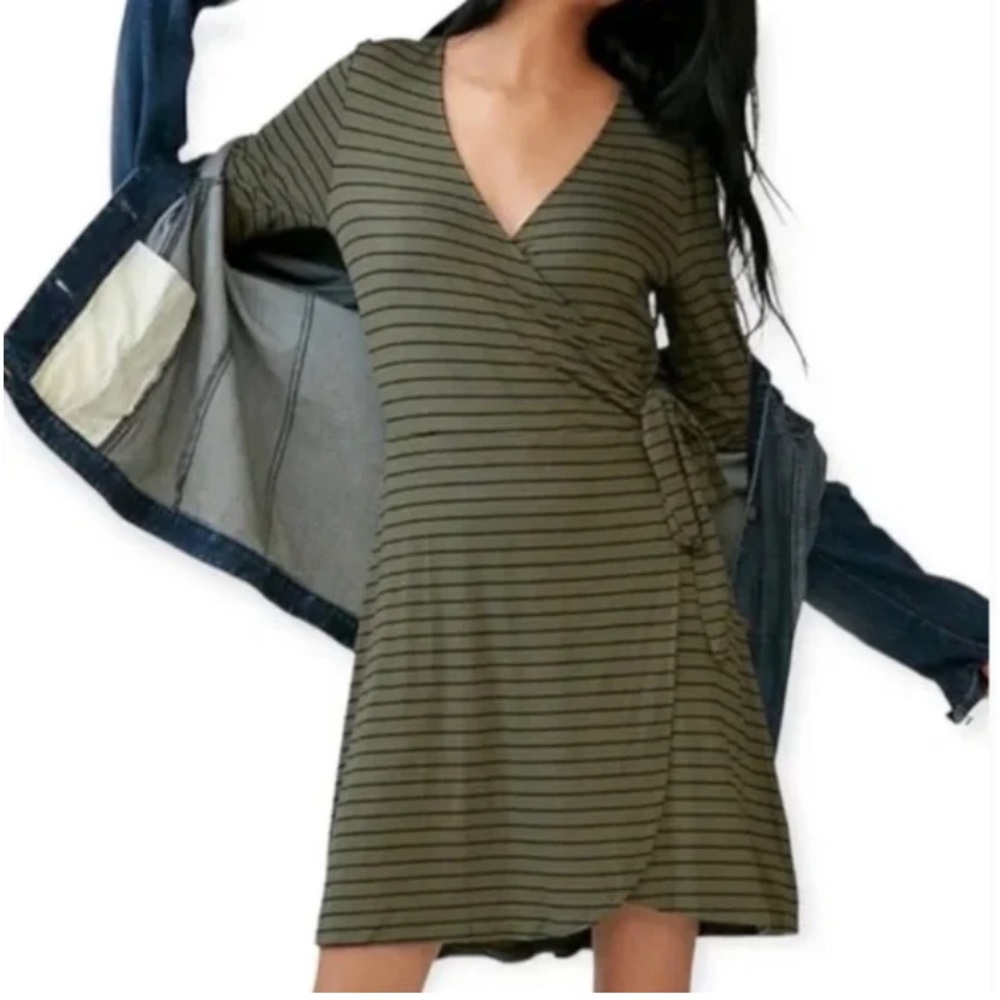 Express faux wrap dress. NWT. Retail 49